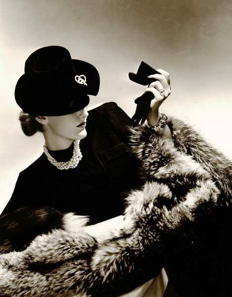 Horst P. Horst, Fur, pearls and diamonds, 1940